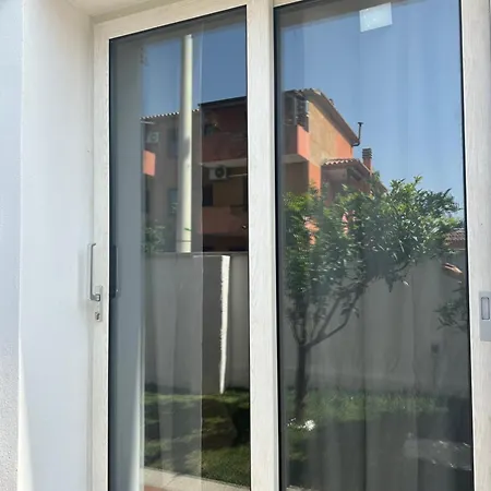 Panzió Garden House - Near Bus Stop To Beaches & Airport 3*