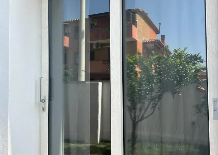 Couette-café Garden House - Near Bus Stop To Beaches & Airport 3*