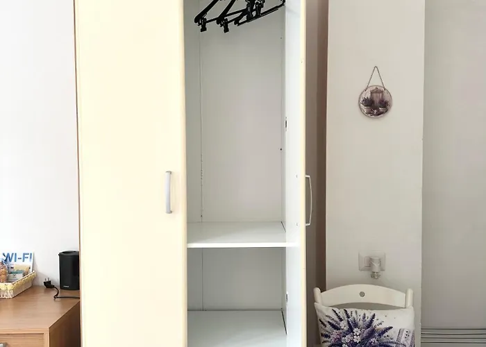 Couette-café Garden House - Near Bus Stop To Beaches & Airport 3*