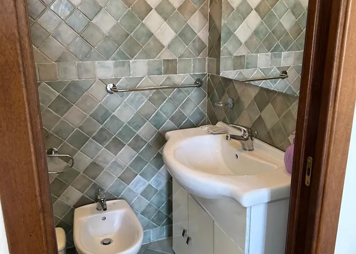 Panzió Garden House - Near Bus Stop To Beaches & Airport Olbia