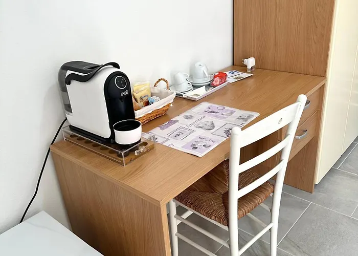 Garden House - Near Bus Stop To Beaches & Airport 3*