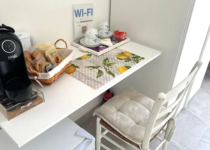 Garden House - Near Bus Stop To Beaches & Airport Panzió Olbia