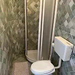 Garden House - Near Bus Stop To Beaches & Airport Oda ve Kahvaltı 3*