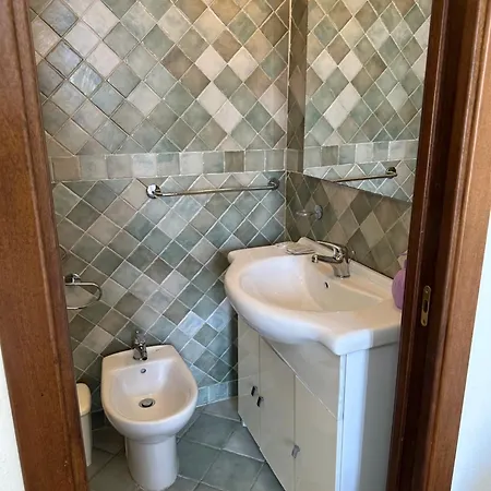 Panzió Garden House - Near Bus Stop To Beaches & Airport Olbia