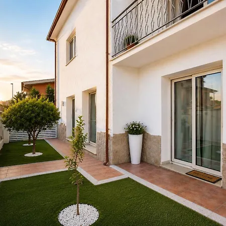 Garden House - Near Bus Stop To Beaches & Airport Bed and breakfast Olbia