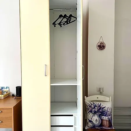 Panzió Garden House - Near Bus Stop To Beaches & Airport