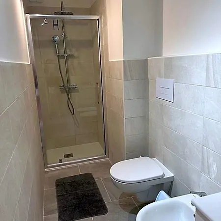 Garden House - Near Bus Stop To Beaches & Airport Panzió