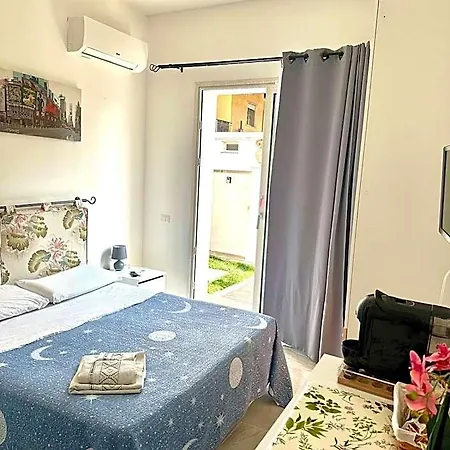 Panzió Garden House - Near Bus Stop To Beaches & Airport Olbia