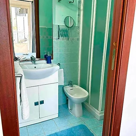 Garden House - Near Bus Stop To Beaches & Airport Panzió 3*