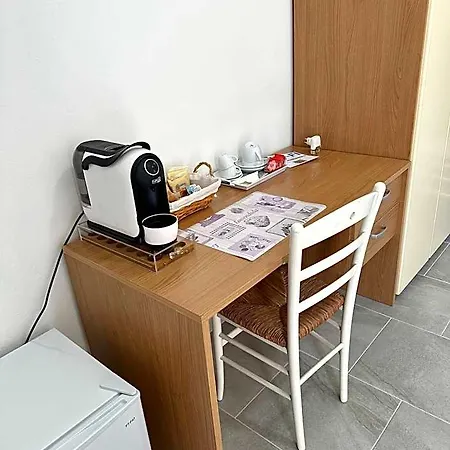 Panzió Garden House - Near Bus Stop To Beaches & Airport