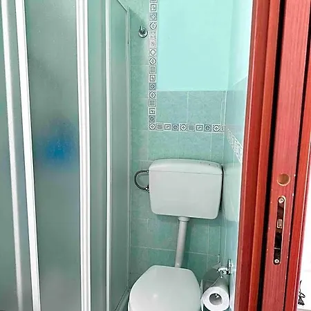 Garden House - Near Bus Stop To Beaches & Airport Panzió 3*