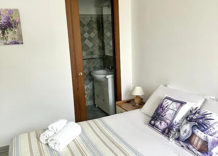 Garden House - Near Bus Stop To Beaches & Airport Bed & Breakfast 3*